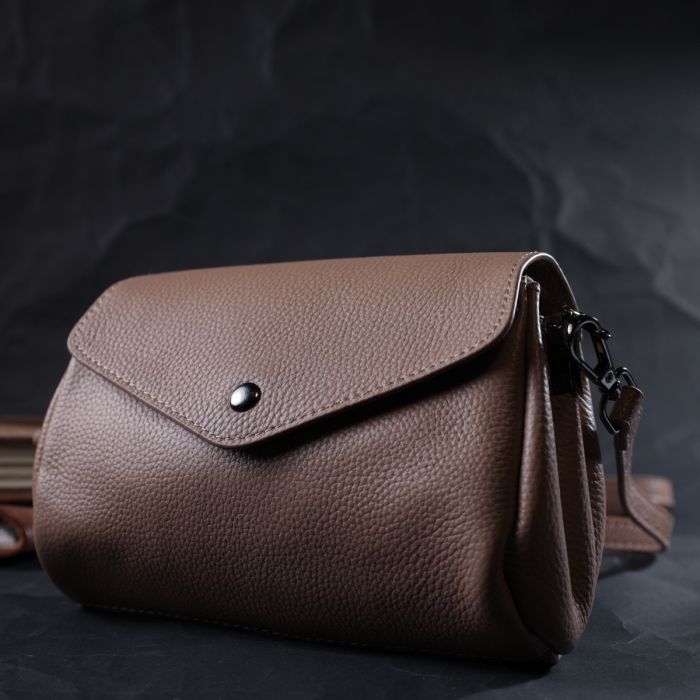Компактная кожаная женская сумка с треугольным клапаном Vintage 22256 Бежевая