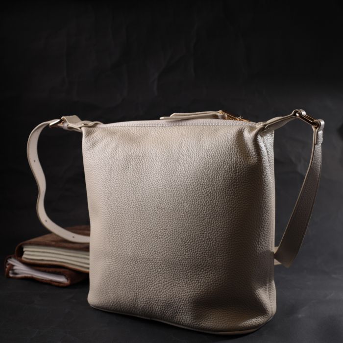 Удобная женская сумка с одной длинной ручкой из натуральной кожи Vintage 22307 Белая