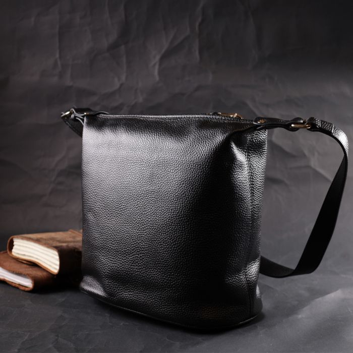 Вместительная женская сумка с одной длинной ручкой из натуральной кожи Vintage 22305 Черная